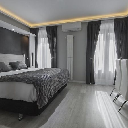 Hostal Overnight Мадрид Екстериор снимка