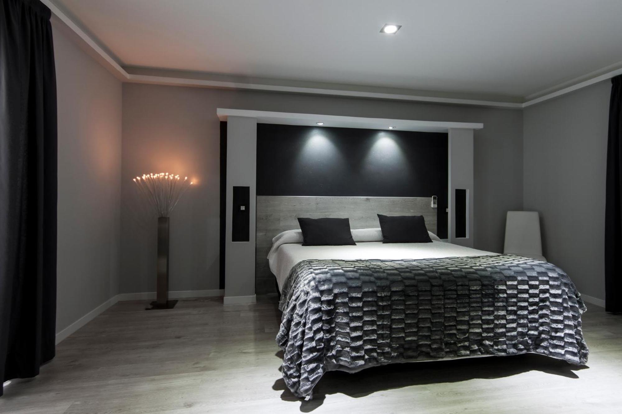 Hostal Overnight Мадрид Екстериор снимка