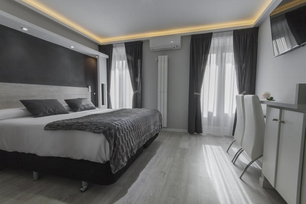Hostal Overnight Мадрид Екстериор снимка