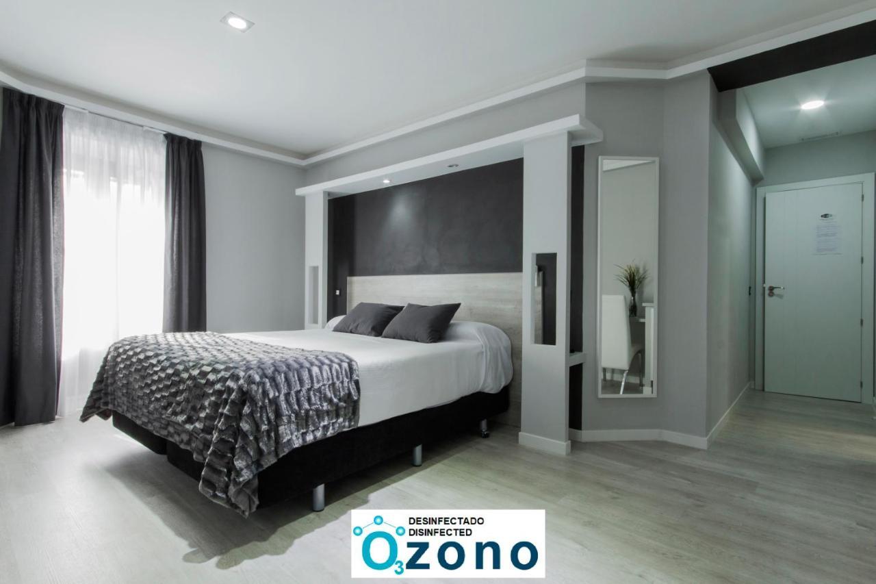 Hostal Overnight Мадрид Екстериор снимка